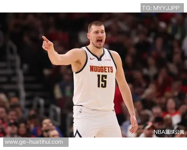 一步过掉尤班克斯，约基奇献双手暴扣：篮球场上的传奇瞬间