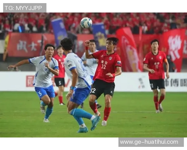 南通队小胜扬州队,豪取苏超十连胜再创佳绩 南通队小胜扬州队,豪取苏超十连胜再创佳绩