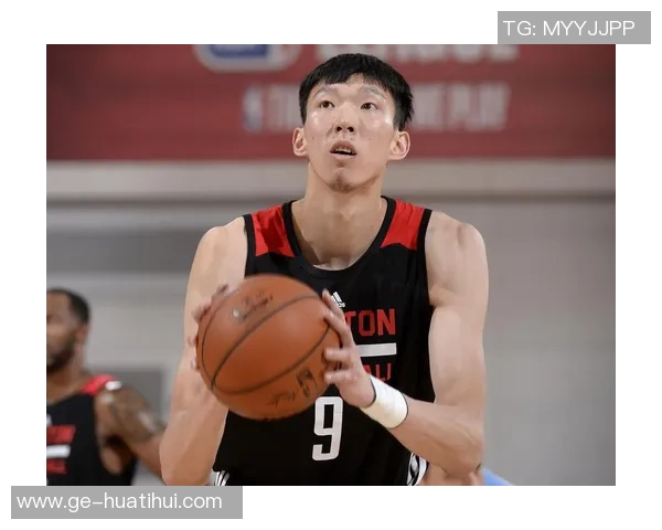 周琦季前赛首秀可圈可点积极融入球队拥抱新生活