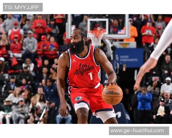 生涯第32次半场30+得分！哈登上半场三分10中6轰35分